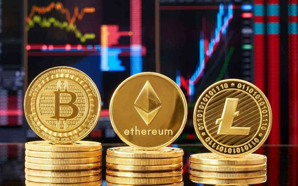 سوق العملات الرقمية في حالة ترقب.. بيتكوين تهبط وإيثيريم يرتفع