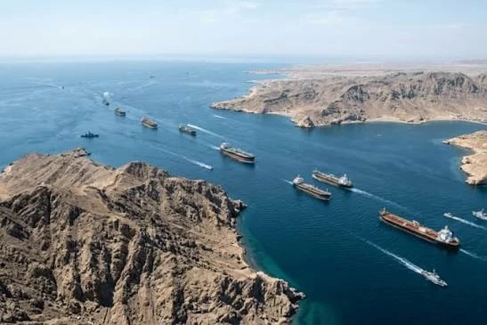 هجوم صاروخي إيراني يستهدف ناقلتين إماراتيتين.. وسقوط ضحايا في المياه العُمانية