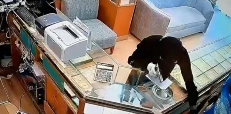 الكويت: سطو مسلح على محل مجوهرات بـ«مسدس لعبة»