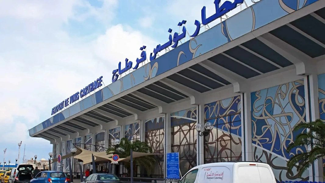 من المطار إلى السجن.. سقوط مهربات الكوكايين في تونس