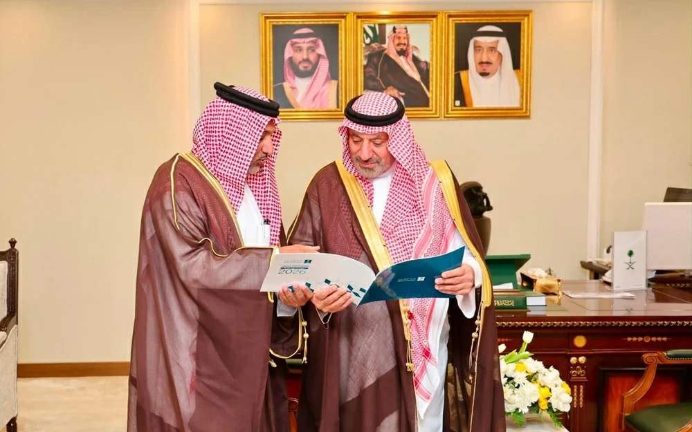 أمير نجران يستعرض التقرير السنوي لفرع الإدارة العامة للمجاهدين بالمنطقة