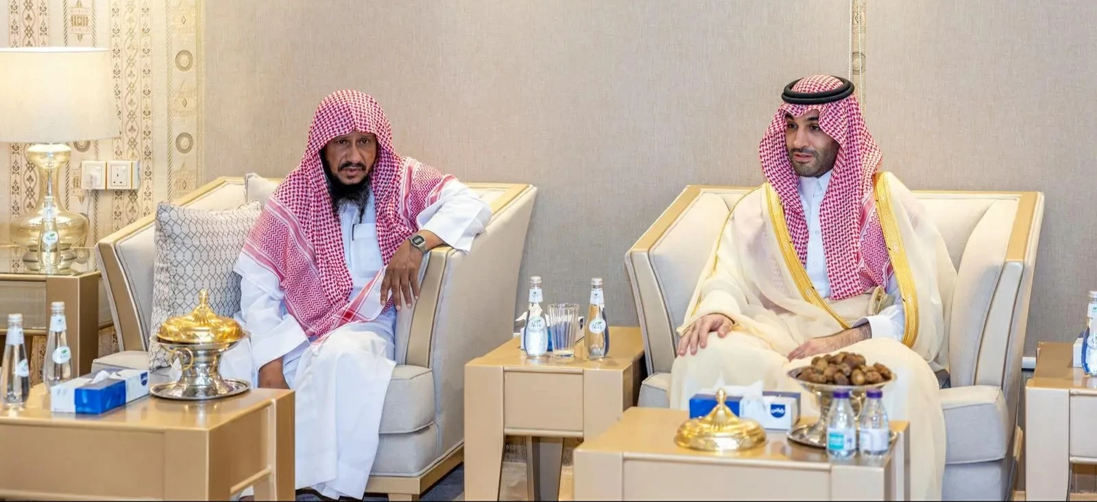 السعوديه – متعب بن مشعل يعزي الزهراني في وفاة نجله وينقل تعازي أمير المنطقة – أخبار السعودية السعوديه – متعب بن مشعل يعزي الزهراني في وفاة نجله وينقل تعازي أمير المنطقة – أخبار السعودية