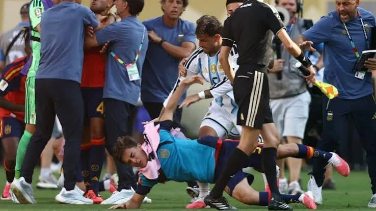 «Skysports»: «بلطجية» الأرجنتين تحت المجهر