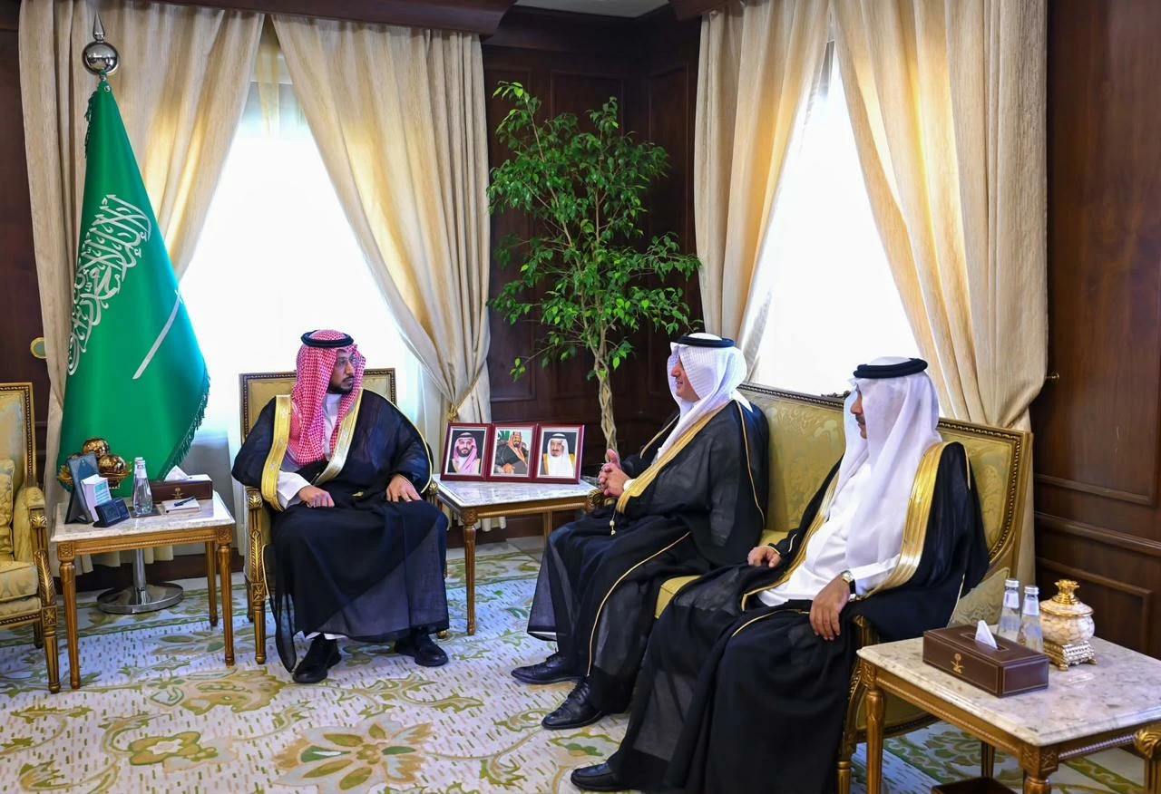 نائب أمير عسير يطّلع على أعمال «التقني والمهني»