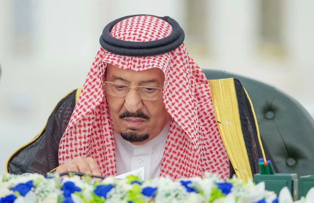 عاجل | الموافقة على القواعد الموحدة لملاك العقارات المشتركة بدول مجلس التعاون الخليجي. برئاسة الملك.. مجلس الوزراء يدين بأشد العبارات الادعاءات الباطلة لمليشيا الحوثي الإرهابية. للاطلاع على 