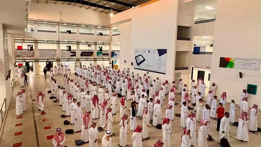 الطابور الصباحي في حائل. (واس)