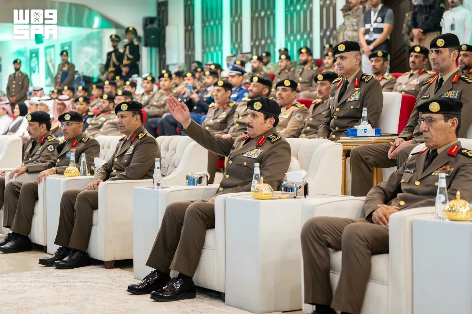 مدير الأمن العام يشهد حفل تخريج (4985) رجل أمن. (واس)