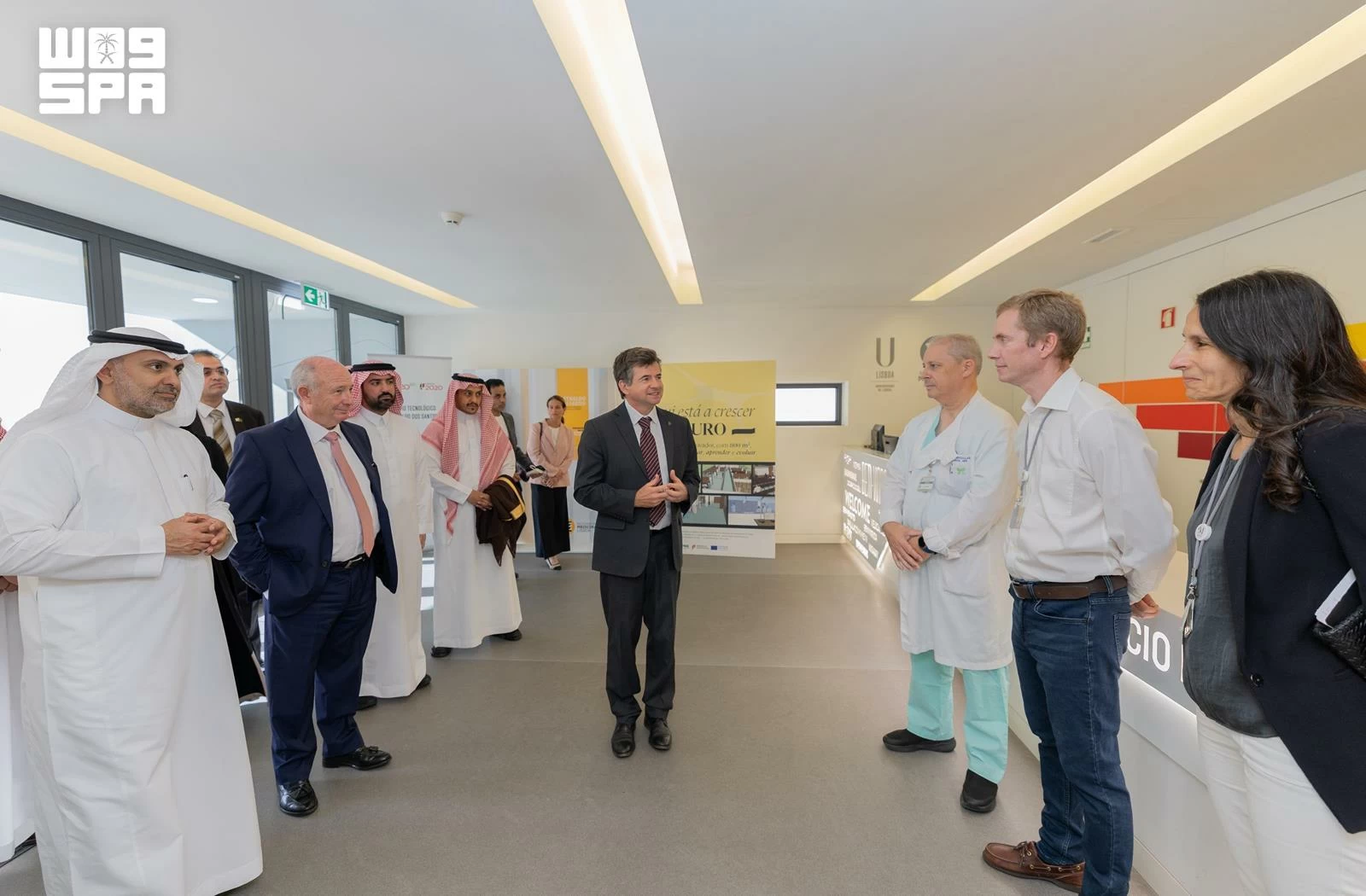 وزير الصحة يلتقي مستشار الرئيس البرتغالي ووزير شؤون إصلاح الدولة ومسؤولين برتغاليين لتعزيز التعاون الصحي بين البلدين. (واس)