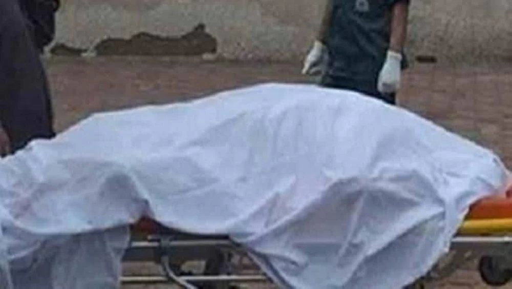 وصل بلاغ إلى الأجهزة الأمنية بمديرية أمن الجيزة، يفيد بوقوع مشاجرة وسقوط شاب مصاب بطلق ناري في أحد شوارع الوراق. (متداولة).