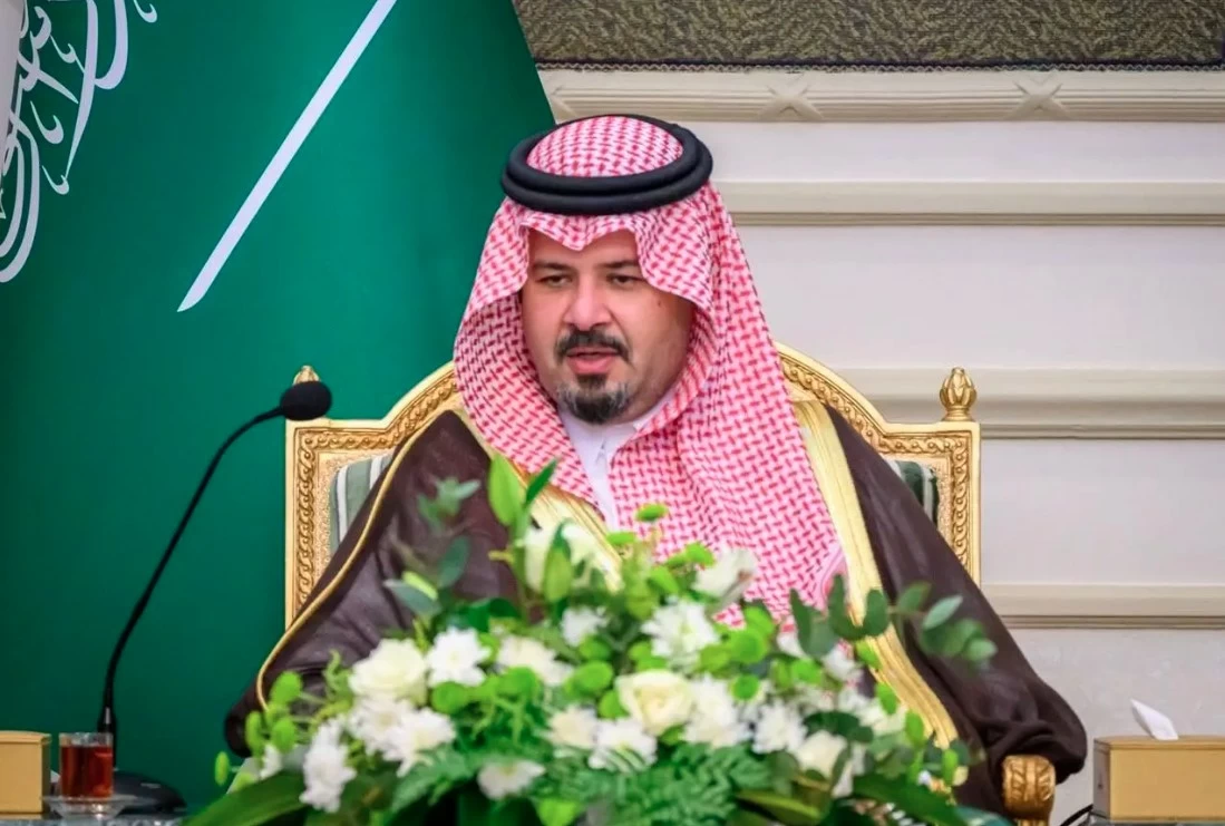 أمير منطقة المدينة المنورة الأمير سلمان بن سلطان بن عبدالعزيز خلال كلمته في اللقاء العلمي الذي نظمه فرع الرئاسة العامة للبحوث العلمية والإفتاء بالمنطقة.