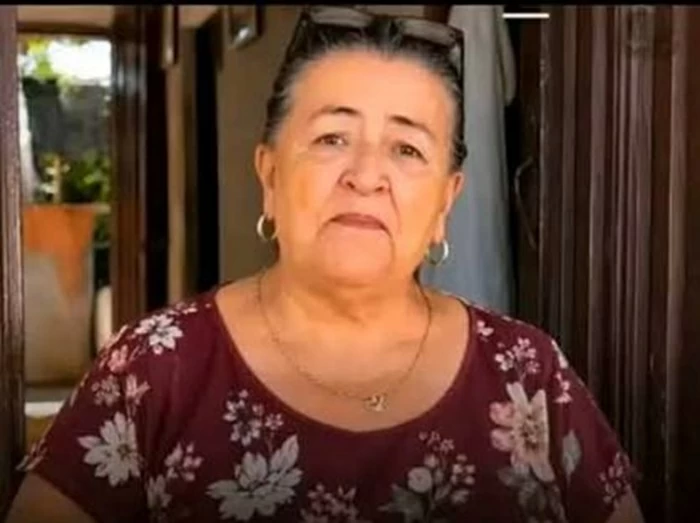 «ملكة النميمة» سبعينية تبيع أسرار الحي وسعر المعلومة تبدأ من 1.60 دولار