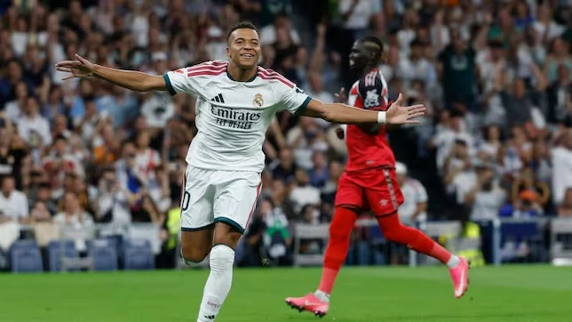 جانب من مباراة ريال مدريد وضيفه رايو فايكانو.
