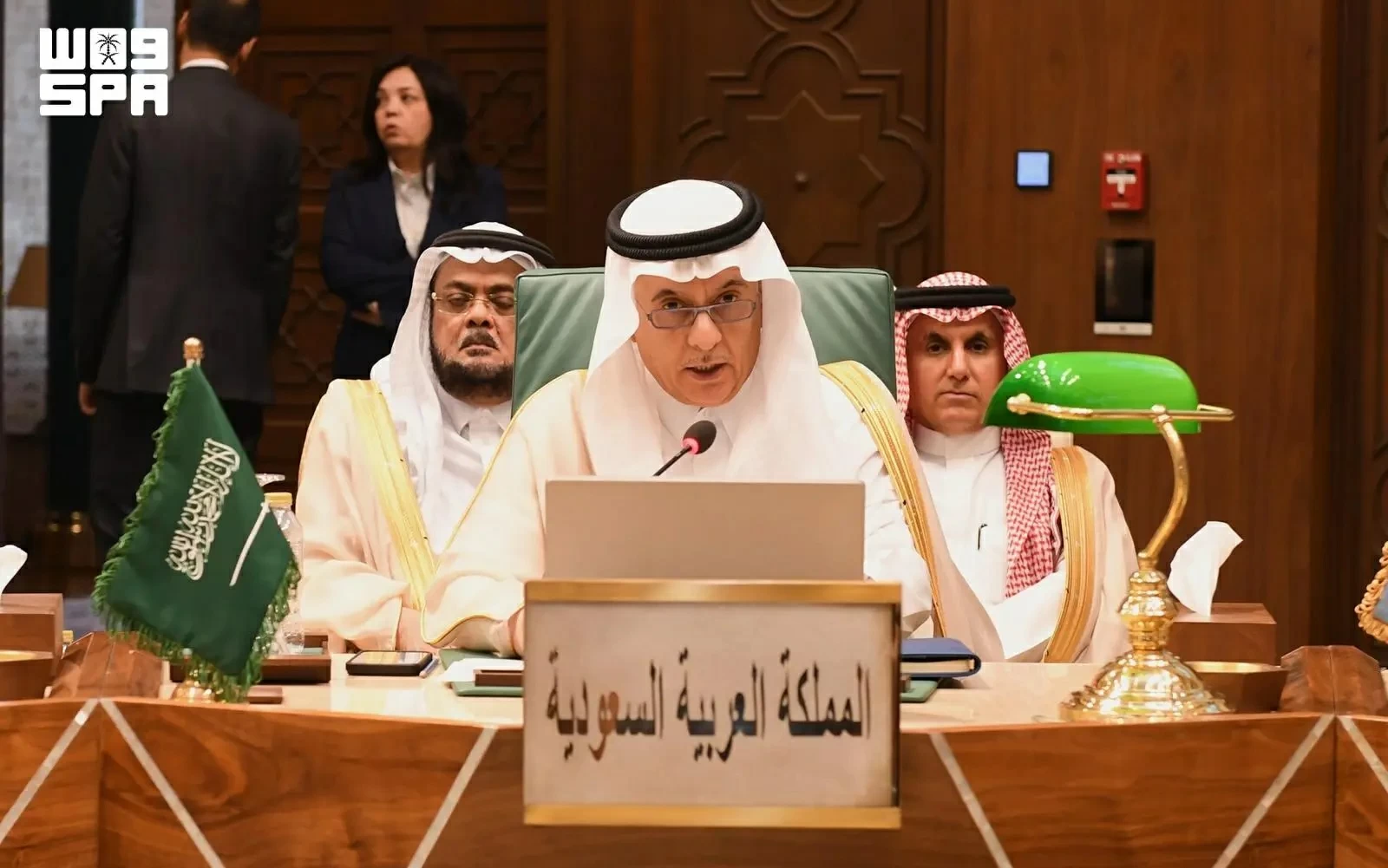 وزير البيئة والمياه والزراعة المهندس عبدالرحمن الفضلي خلال كلمته في اجتماع الدورة 37 لمجلس الوزراء العرب المسؤولين عن شؤون البيئة، الذي عقد اليوم بمقر الأمانة العامة لجامعة الدول العربية في العاصمة المصرية القاهرة. (واس).