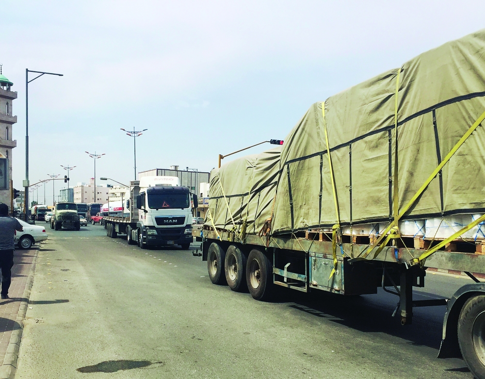 





ضجيج الشاحنات يمر وسط محافظة الجموم. (تصوير: فهد العداين)