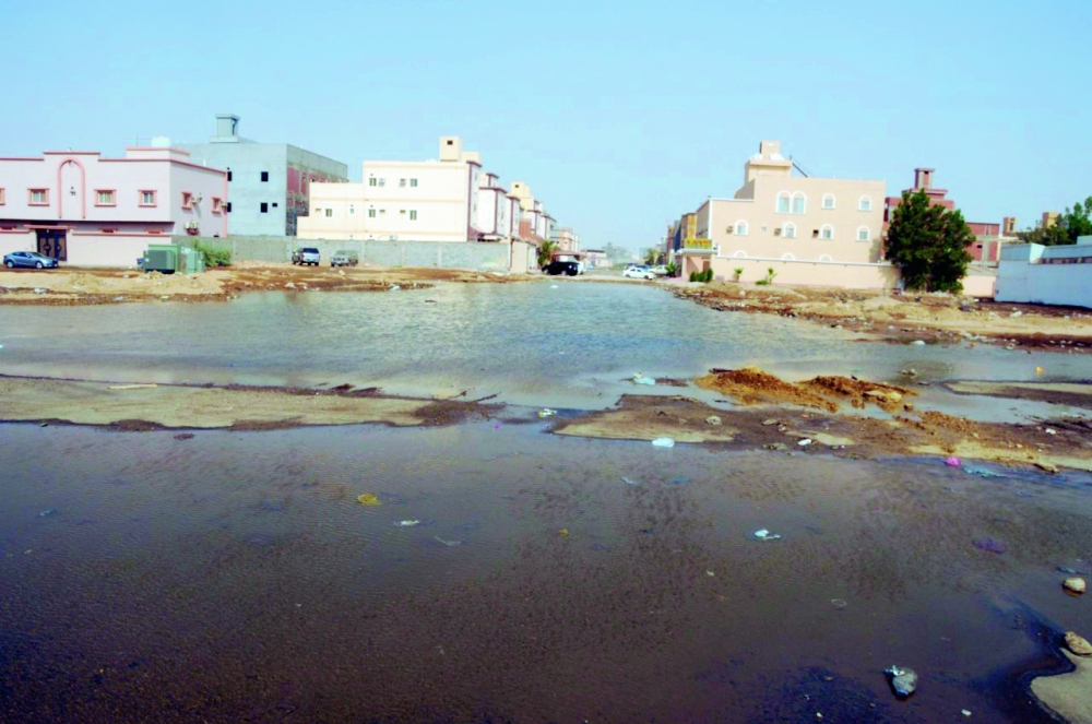 المياه الجوفية انتشرت في شوارع حي الفلاح.