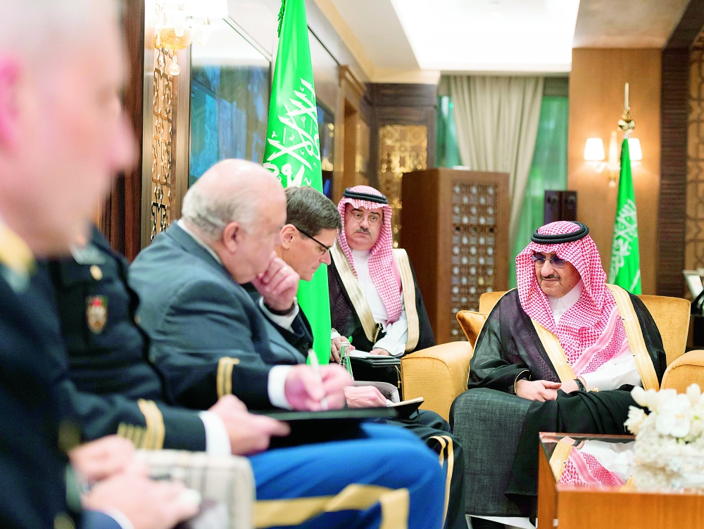 الأمير محمد بن نايف مستقبلا قائد القيادة الوسطى الأمريكية أمس في الرياض.  (واس)