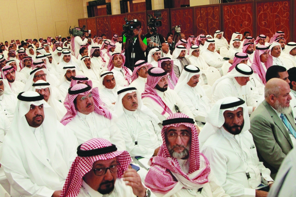 جانب من الحضور الكبير في افتتاح ملتقى «صناعة العقار» أمس بجدة.   (تصوير: فيصل مجرشي)