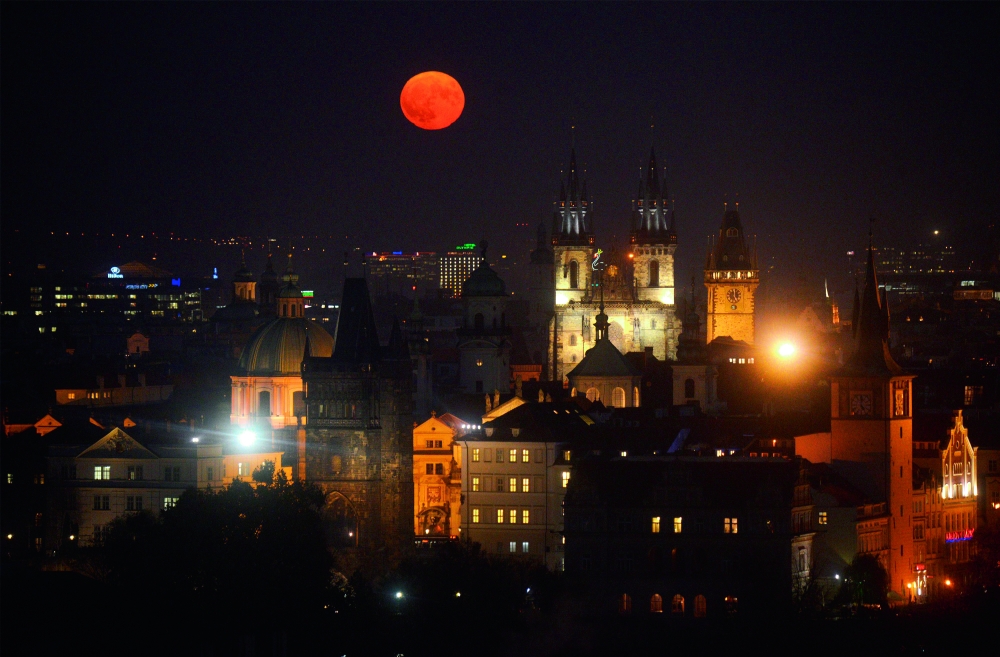 The supermoon rises above the Old Town square, on November 14, 2016 in Prague.  The unusually big and bright moon appeared at its most impressive as night fell over Asia, but astronomy enthusiasts will be able to see Earth's satellite loom large anywhere in the world shortly after sunset.
 / AFP / Michal Cizek
