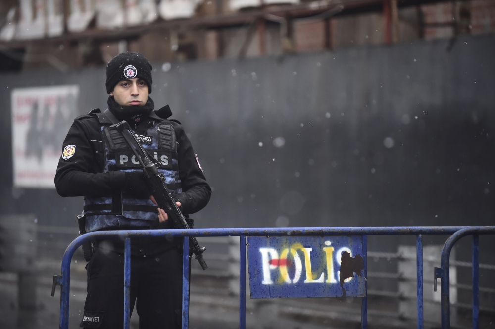 A Turkish police officer stands guard close to the site of an armed attack near the Reina night club, one of the Istanbul's most exclusive party spots, early on January 1, 2017 after at least one gunmen went on a shooting rampage during New Year's Eve celebrations. Thirty-nine people, including many foreigners, were killed when a gunman reportedly dressed as Santa Claus stormed an Istanbul nightclub as revellers were celebrating the New Year, the latest carnage to rock Turkey after a bloody 2016. / AFP / YASIN AKGUL
