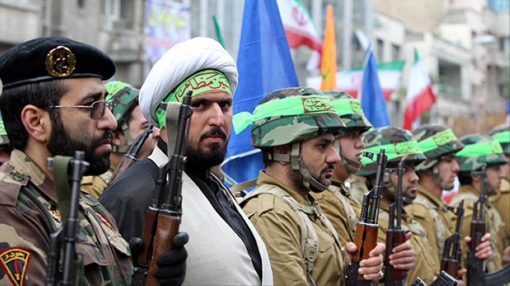 عناصر من قوات التعبئة الإيرانية «الباسيج» خلال تدريب عسكري. (متداولة)