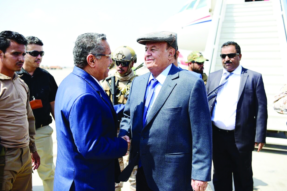 الرئيس اليمني أثناء وصوله إلى عدن أمس.(سبأ)