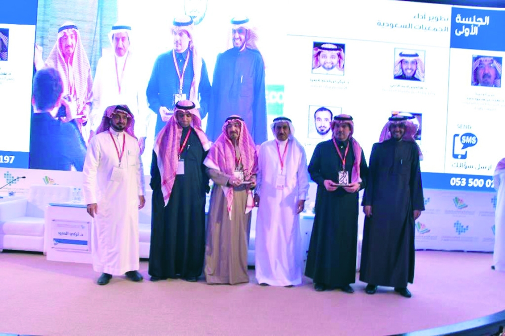 لقطة للمشاركين والمتحدثين في جلسات المنتدى السعودي الرابع للمؤتمرات والمعارض.