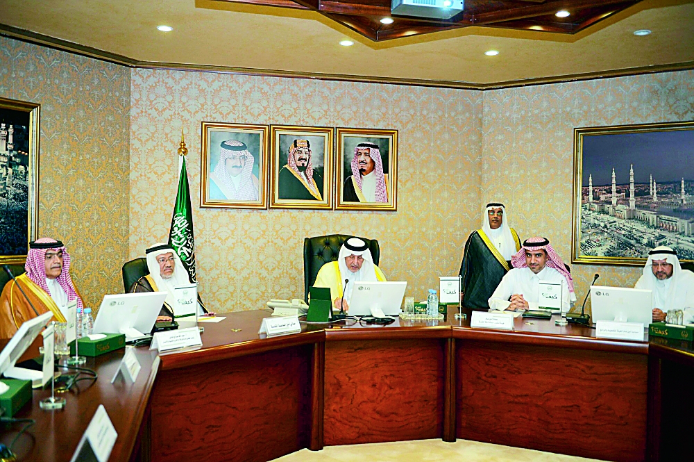 



الأمير خالد الفيصل مترئسا اجتماع لهيئة تطوير المنطقة. (عكاظ)