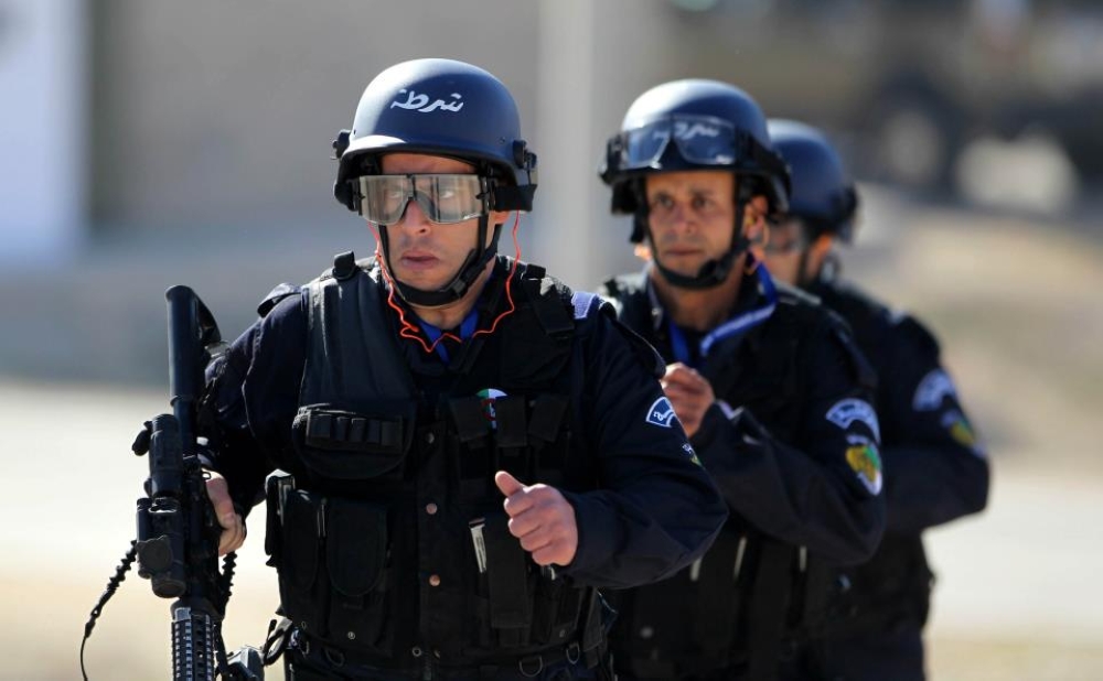 عناصر من الشرطة الجزائرية