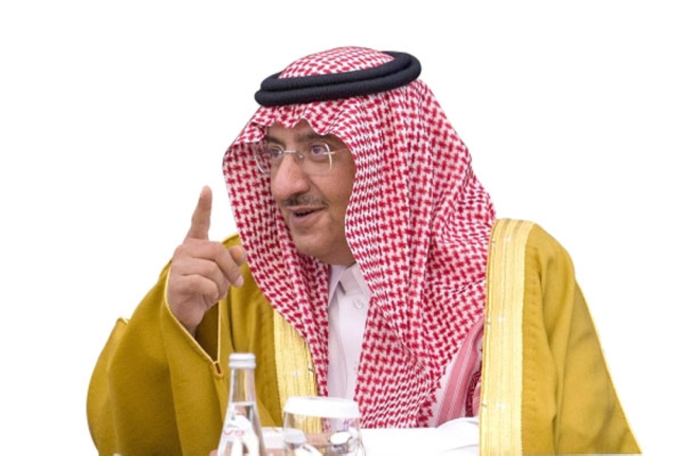 الأمير محمد بن نايف متحدثا لأعضاء مجلس الدفاع المدني.