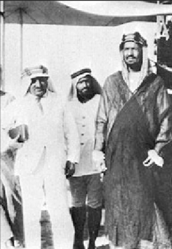 أمين الريحاني مع الملك عبدالعزيز في الرياض عام 1922.