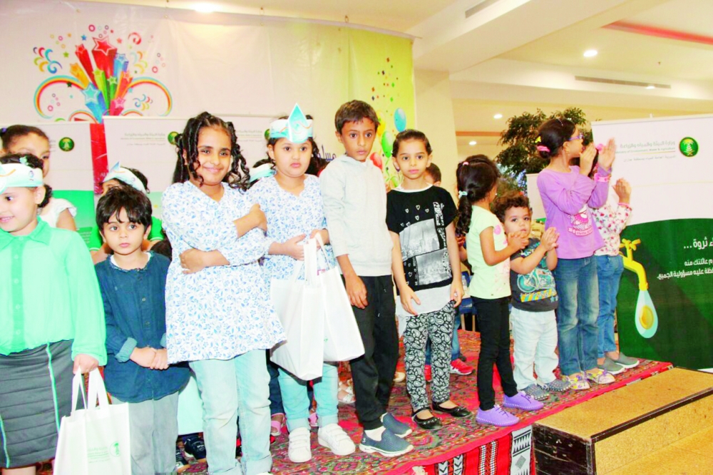 أطفال مشاركون في الحملات التوعوية.  (تصوير: محمد القيسي)