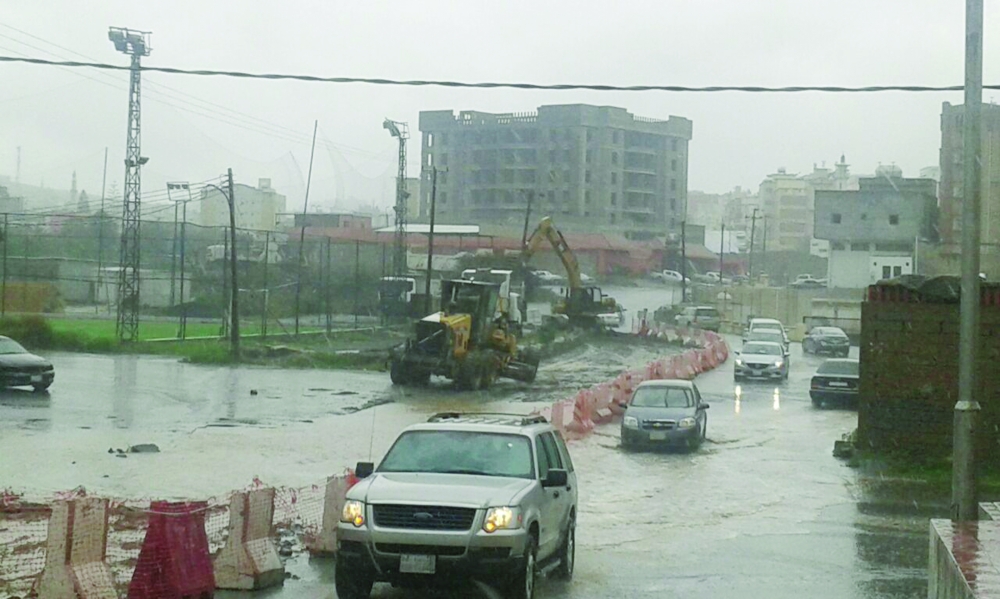أمطار متوسطة شهدتها مدينة أبها. (تصوير: يحيى الفيفي) 
Yahyfifi4324@