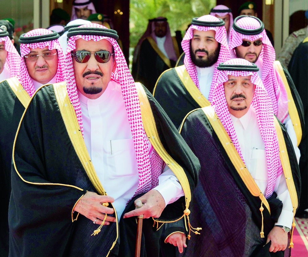 الملك سلمان لدى مغادرته الرياض متوجها إلى الأردن.
