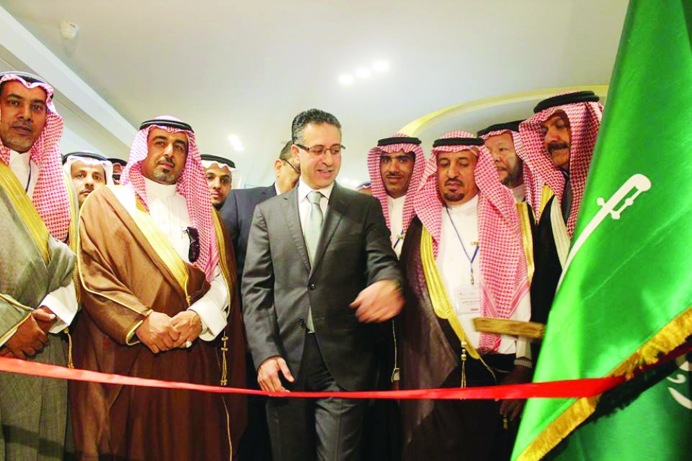 وزير التجارة والصناعة الأردني يستعد لافتتاح مكتب تنسيق الأعمال المشترك بين البلدين. (عكاظ)