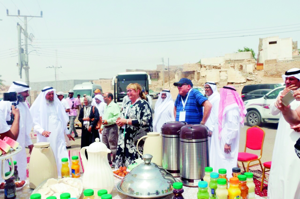 الأطعمة الشعبية جذبت زوار «سفاري القرى». 