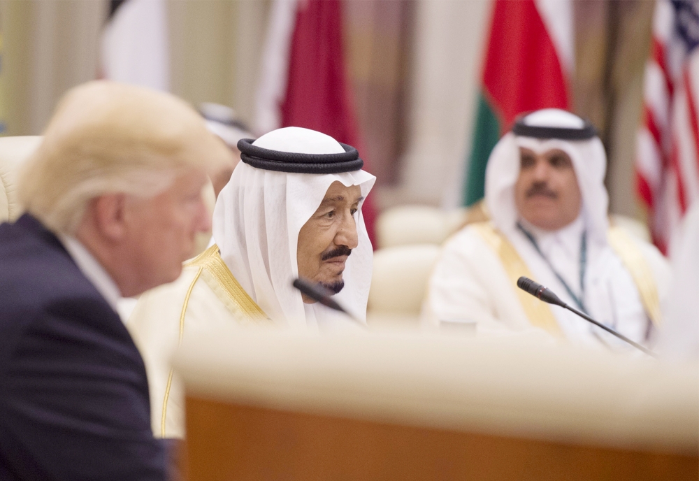 الملك سلمان بن عبدالعزيز والرئيس دونالد ترمب خلال القمة العربية الإسلامية الأمريكية. (رويترز)