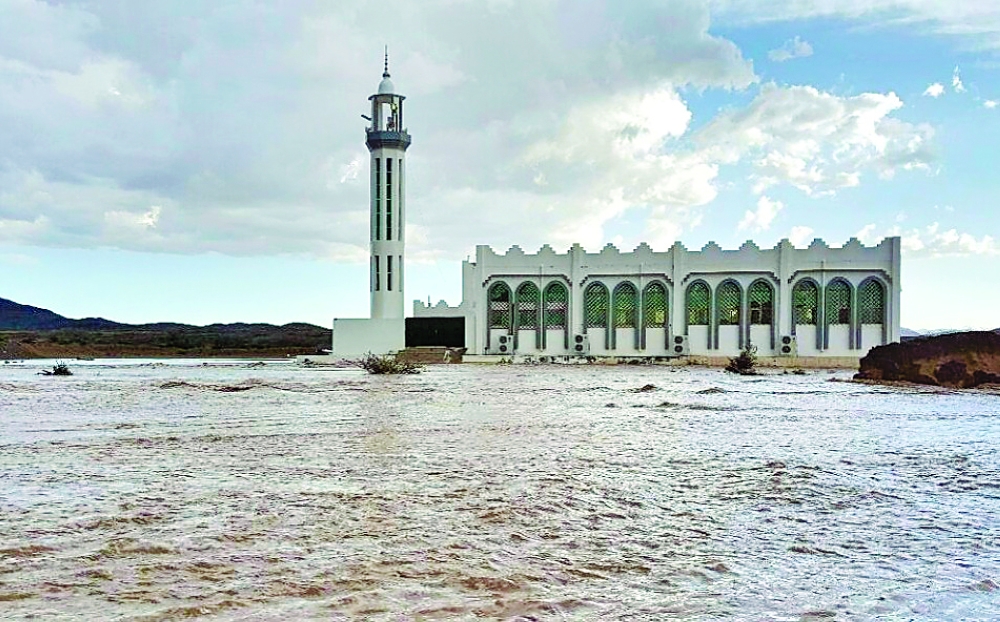 جامع العبلاء في قلب السيول.