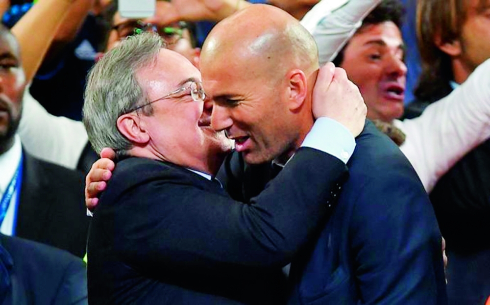 رئيس ريال مدريد بيريز والمدرب زيدان.