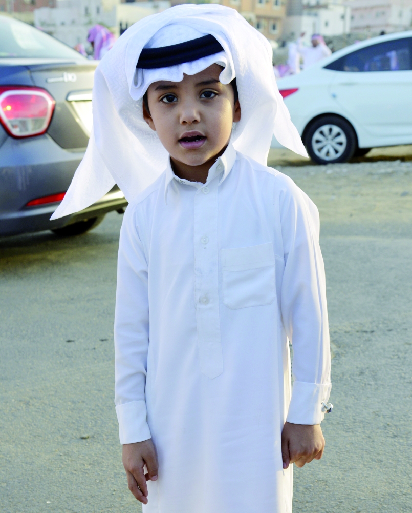 





طفل يرتدي ثوب العيد. (تصوير: موسى الأحمري)