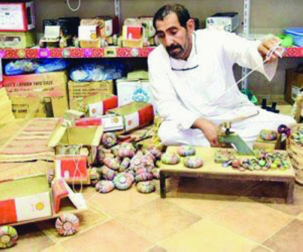 أبو عبدالكريم الجمل في متجر الألعاب النارية بعد تقاعده.