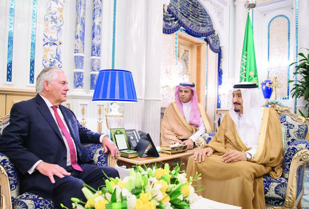 



.. وملتقيا وزير الخارجية الأمريكي أمس في جدة. (تصوير: بندر الجلعود)
