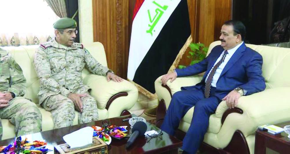 



الفريق الأول الركن عبدالرحمن البنيان ملتقياً وزير الدفاع العراقي عرفان محمود الحيالي.