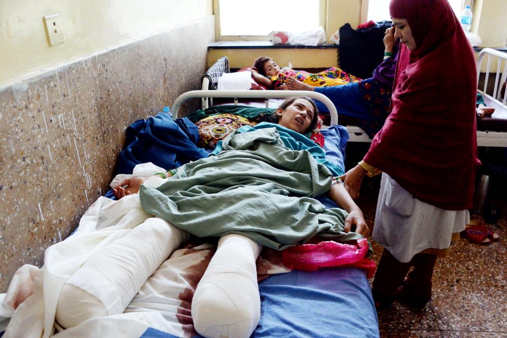 



فتى أفغاني يرقد في أحد مستشفيات جلال آباد نتيجة إصابته بلغم أرضي. (أ. ف. ب)