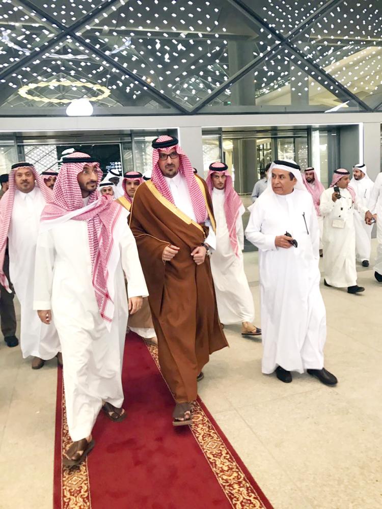 



نائبا أميري مكة المكرمة والمدينة المنورة بعد تدشين الرحلة أمس. 