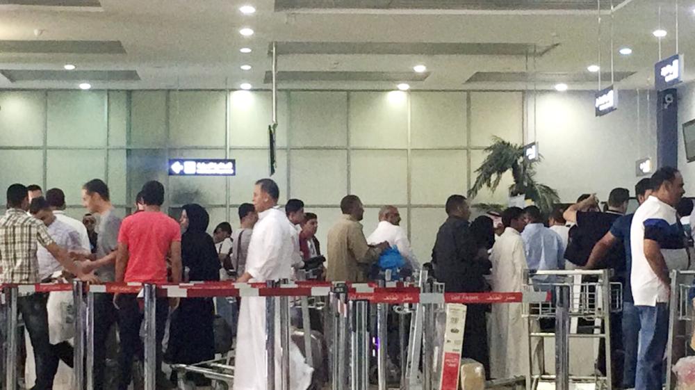 


زحام المسافرين في صالة المغادرة الداخلية بمطار الطائف. (عكاظ)