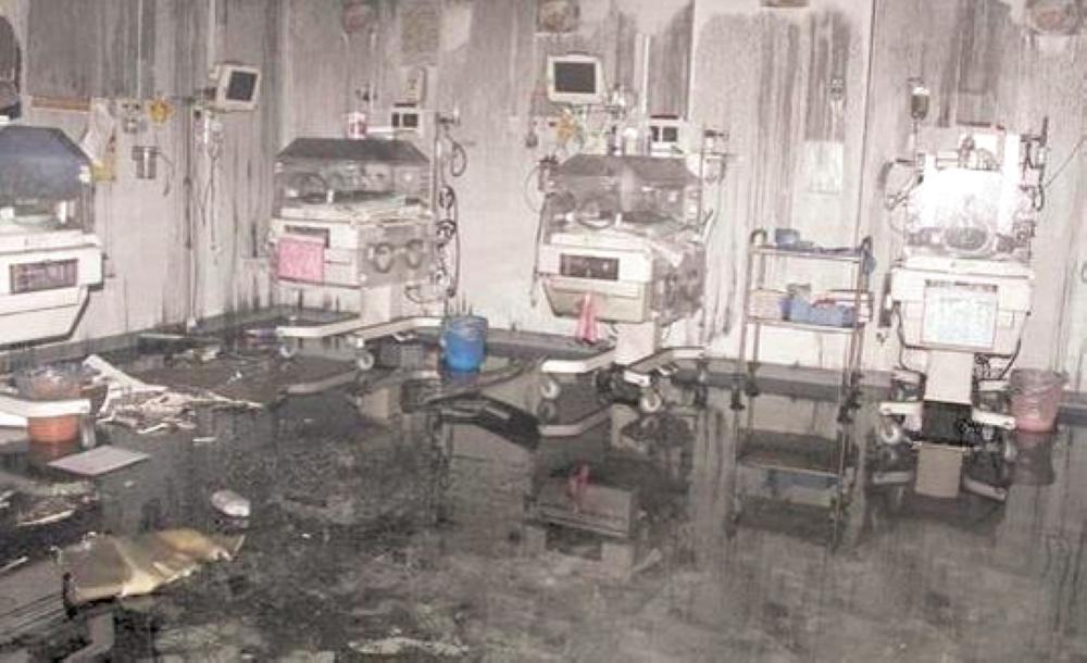 



حريق سابق في أحد المستشفيات الحكومية التي افتقدت وسائل السلامة الاستباقية.  (أرشيفية) 
