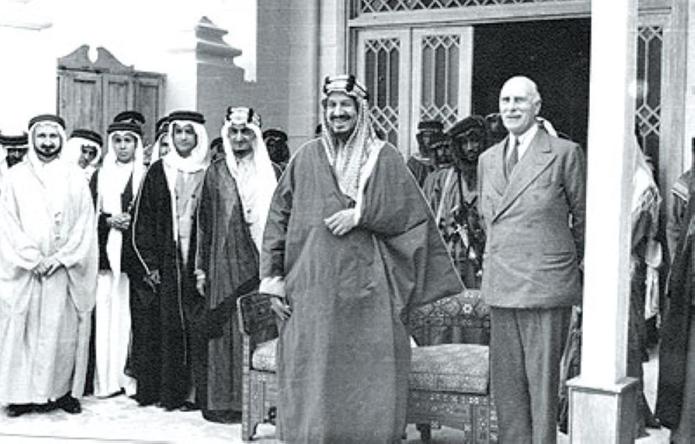الملك المؤسس عبدالعزيز ومستشاره يوسف ياسين