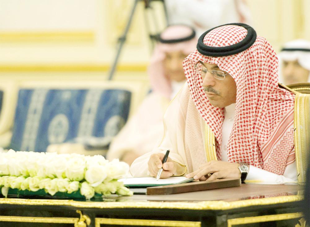 



الوزراء السعوديون والمسؤولون الصينيون أثناء وبعد توقيع مذكرات التفاهم المشتركة.