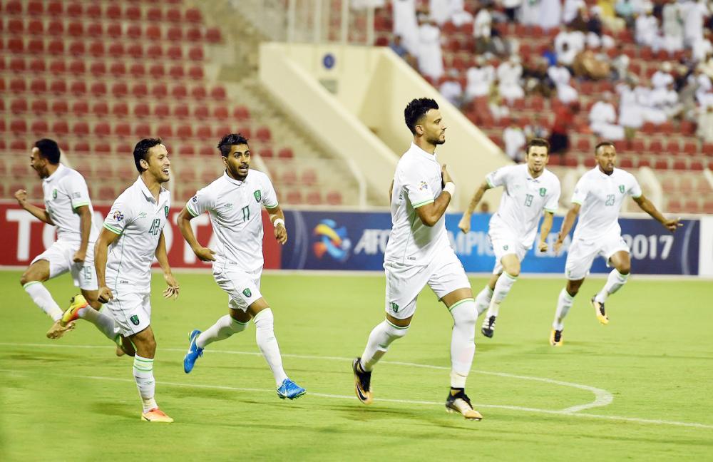 



السومة يركض فرحاً بعد تسجيله الهدف الأول في مرمى الفريق الإيراني.