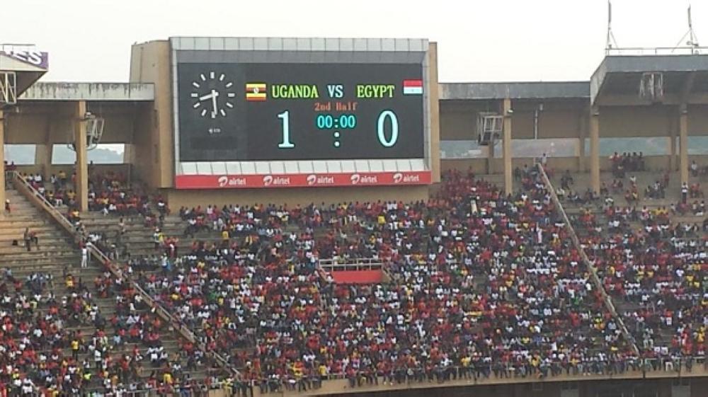 شاشة ملعب مانديلا تظهر نتيجة مواجهة أوغندا ومصر التي انتهت بخسارة الفراعنة